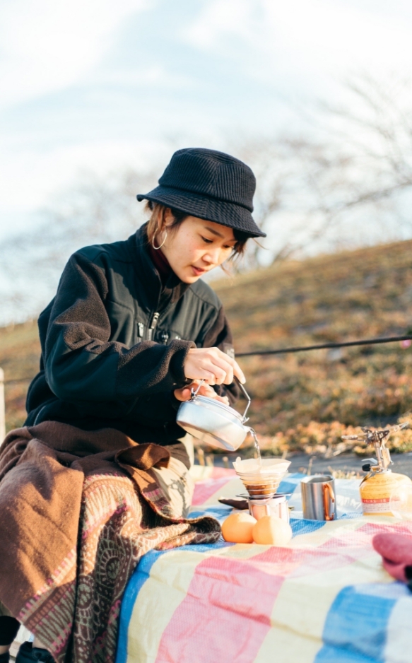 外で珈琲を淹れている自分